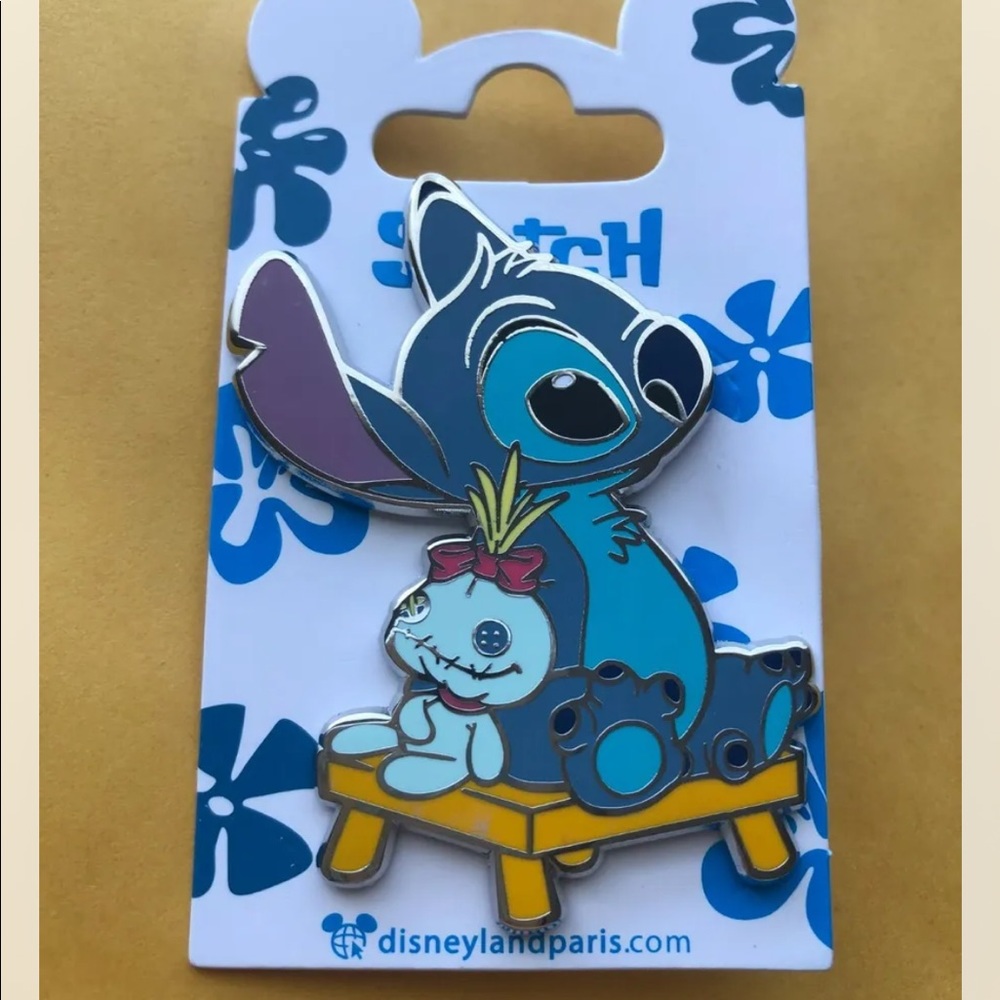 Disney Stitch Pin Sitting on Bench Scrump Disneyland Lilo Stitch 2021 DLP DLRP